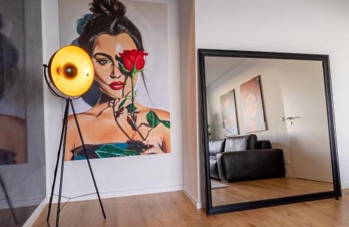 Ruettenscheid Apartment | Comfortable RüSuite XL: 2-Bed Apartment with Balcony & Netflix