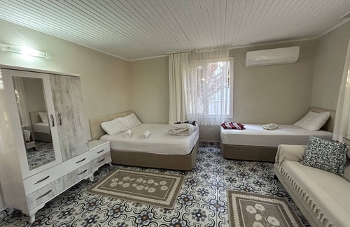 Urla House | Rıdvan Apart Evleri: Family-Friendly Retreat with Ocean Views