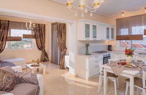 Samos Apartment | R 3122 Villa Fife With Living Room.Guest Laundry & Garden View