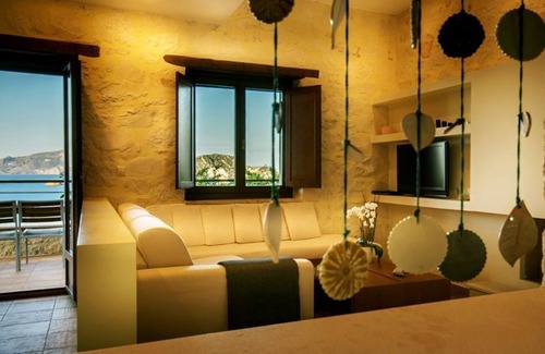 Loucha Villa | R 790 Family Suite with Private Pool with Jacuzzi Sea Views