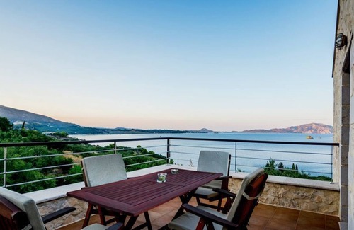 Loucha Villa | R 790 Family Suite with Private Pool with Jacuzzi Sea Views