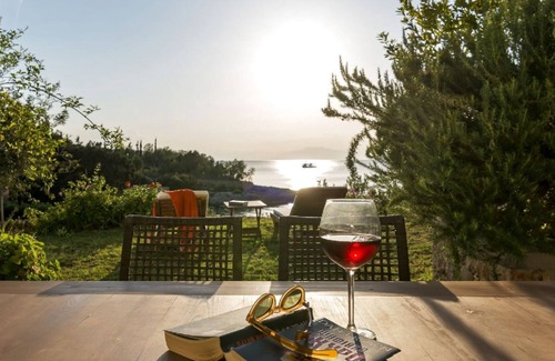 Kilada Villa | R 972 Dennis Beachfront Villa with Fireplace, Non-smoking rooms available & Veranda