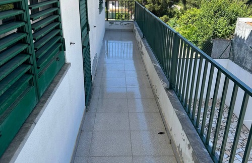 Seixal House | Comfortable Stay at R. António Aleixo 90A with Breakfast