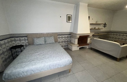 Seixal House | Comfortable Stay at R. António Aleixo 90A with Breakfast
