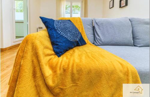 Secteur 1 Apartment | Discover Le Mykonos: Family-Friendly Oasis with Garden