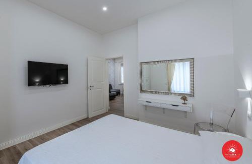 La Spezia Historic Centre Apartment | Top-Rated R.B. Guesthouse: Perfect for Families and Travelers
