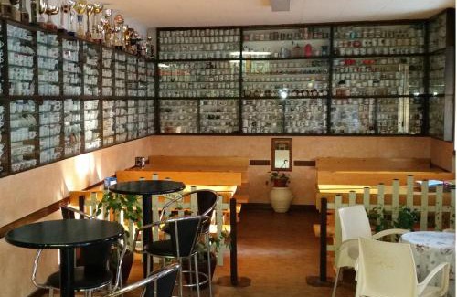 Monzuno House | Enjoy Poolside Relaxation at R&B Ostello Degli Dei