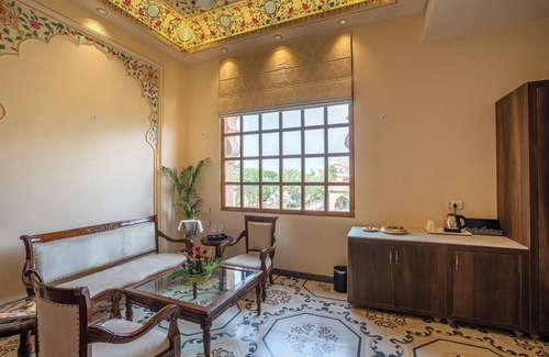 Chomu Hotel | R Chandras Palace: Family-Friendly Stay with Pool & Dining
