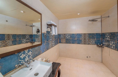 Chomu Hotel | R Chandras Palace: Family-Friendly Stay with Pool & Dining