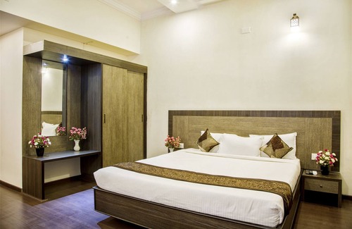 Malur Hotel | Inviting R G Hotels and Resort: Pool, Spa & Family Amenities