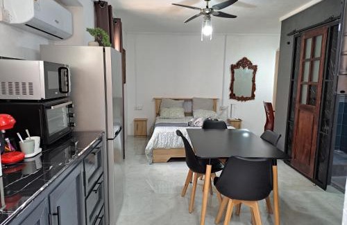Tombeau Bay House | Relaxing R Garden Studio 2 for Couples in a Comfortable Setting