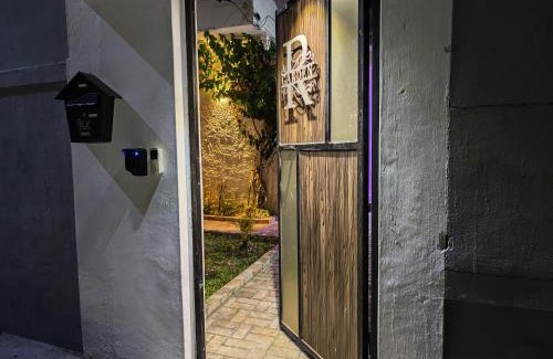 Tombeau Bay House | Relaxing R Garden Studio 2 for Couples in a Comfortable Setting