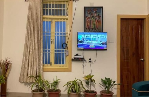 Varanasi Apartment | Comfortable R.H.S VILLA: Pet and Child Friendly Stay