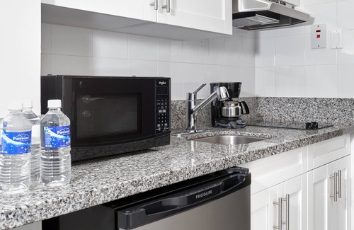 New Kingston Hotel | Explore R Hotel Kingston: 4-Star Stay with Pool & Spa