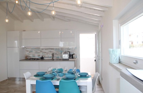 Budoni Apartment | R House: Scenic Sea View Retreat Near Budoni Beach