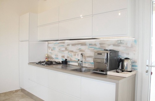 Budoni Apartment | R House: Scenic Sea View Retreat Near Budoni Beach