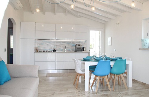 Budoni Apartment | R House: Scenic Sea View Retreat Near Budoni Beach