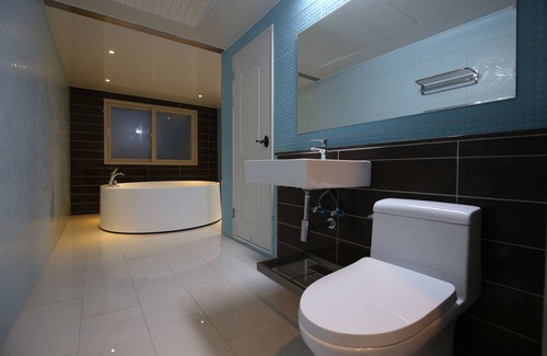 Chungju Hotel | Family-Friendly R.I Spa Hotel with Kitchen Amenities