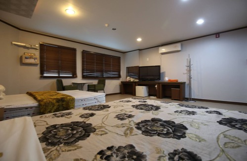 Chungju Hotel | Family-Friendly R.I Spa Hotel with Kitchen Amenities