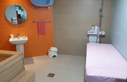Chungju Hotel | Family-Friendly R.I Spa Hotel with Kitchen Amenities