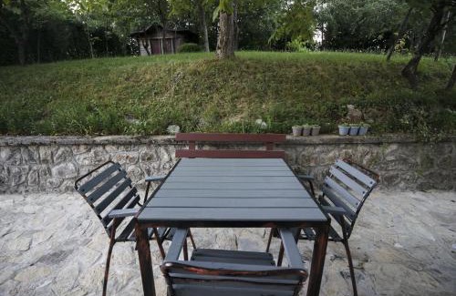 Bihac Villa | R&J's Home: Oceanfront Escape with Spa & Private Pool