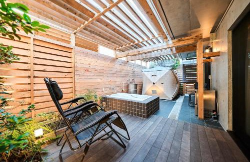 Koshigoe Apartment | Discover R.Kamakura: Family-Friendly with Hot Tub Access