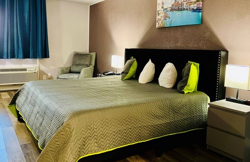 North Arlington Hotel | Cozy R Nite Star Inn & Suite: Pool, Dining & Family Friendly