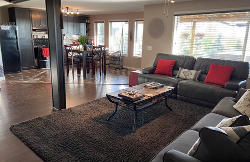 Sage Hill House | R&R Executive Suite with Hot Tub & Scenic Views