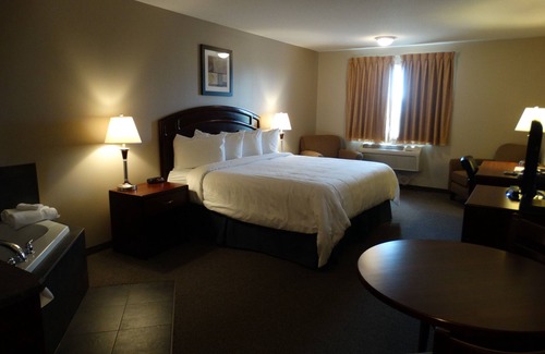 Provost Hotel | Relax at R&R Inn: Family-Friendly with Breakfast Included