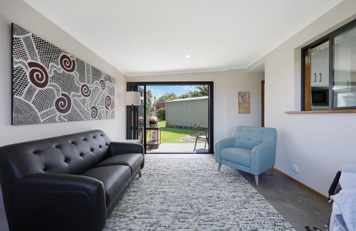 Warrnambool House | Relax at R&R Ocean Breeze - Child-Friendly 4-Star Retreat