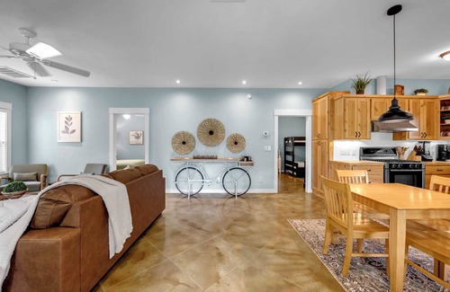 Kingsland House | Relax by the Lake at LBJ-Waterfront Home in Nature's Cove
