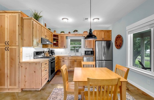 Kingsland House | Relax by the Lake at LBJ-Waterfront Home in Nature's Cove