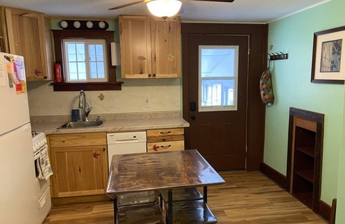 Davison Apartment | Relaxing R&R Suite in Downtown Davison - Pet Friendly Escape