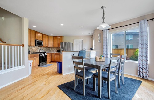 Renton House | Guest Rated: R1 Villa with Kitchen & Pet-Friendly Options