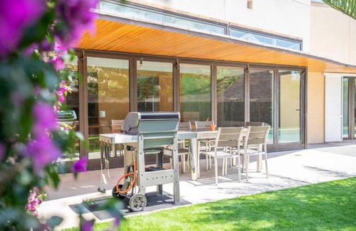 Roda de Bara Villa | Elegant R106 Deluxe Villa with Pool in Roda de Bara