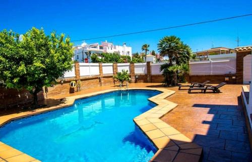 Cunit Villa | Elegant 4-Star Casa Adosada with Private Pool in Cunit