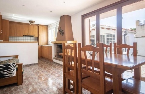 El Roc de Sant Gaieta Villa | Cozy Holiday House for Families in Roda de Bara