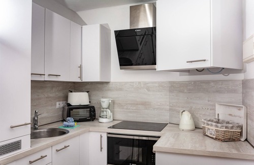Bahia Calma Apartment | Oceanfront R2 Maryvent Beach Apartments with Spa & Breakfast