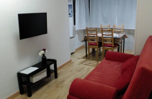 Lucero Apartment | Modern R3 Suite with Garage, Spa & Family-Friendly Amenities