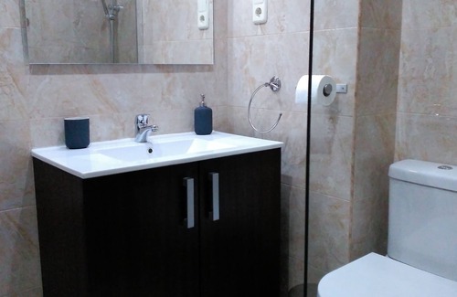 Lucero Apartment | Modern R3 Suite with Garage, Spa & Family-Friendly Amenities