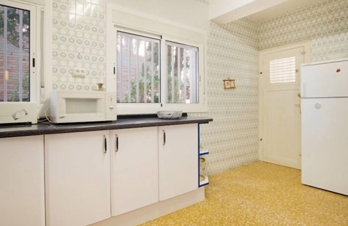 Comarruga House | Cozy R31 Big House Steps from the Beach with Ocean View