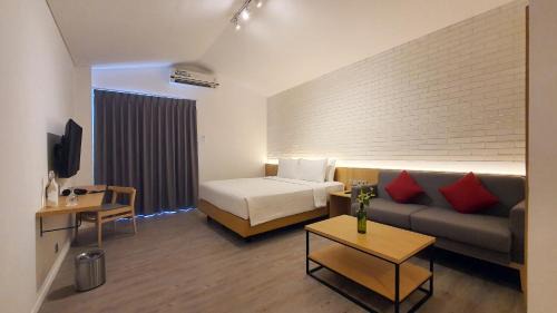 Mampang Prapatan Hotel | Discover Ra Inn Kemang: Family-Friendly with Breakfast