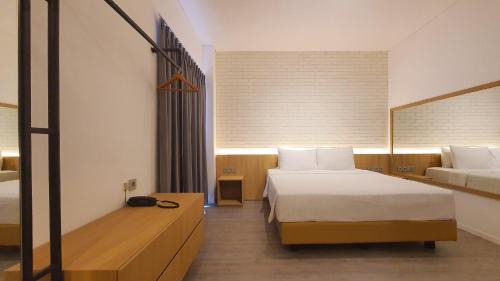 Mampang Prapatan Hotel | Discover Ra Inn Kemang: Family-Friendly with Breakfast