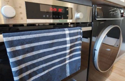 Favoriten Apartment | Raaber 1BR + 3 Min to U1 Metro + Free Parking