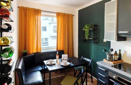 Favoriten Apartment | Raaber 1BR + 3 Min to U1 Metro + Free Parking
