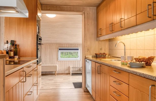 Nr. Lyngby House | Relaxing Raadengaard: Oceanfront Escape with Spa & Breakfast