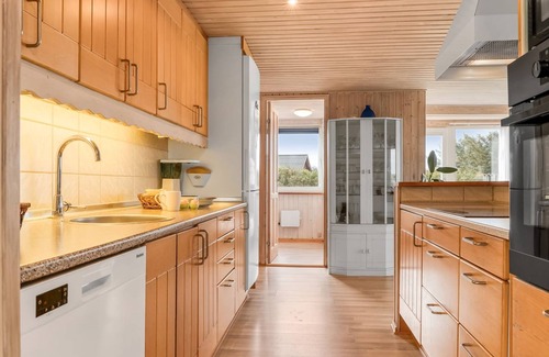 Nr. Lyngby House | Relaxing Raadengaard: Oceanfront Escape with Spa & Breakfast