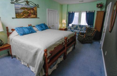 Versailles Bed & Breakfast | Discover Rabbit Creek Bed & Breakfast: Rated 9/10 with Pool