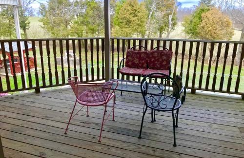 Versailles Bed & Breakfast | Discover Rabbit Creek Bed & Breakfast: Rated 9/10 with Pool