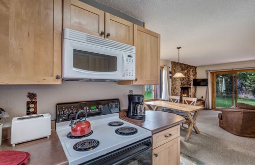 Clark Cabin | Charming Rabbit Ears Cabin: River Access & Pet-Friendly Stay